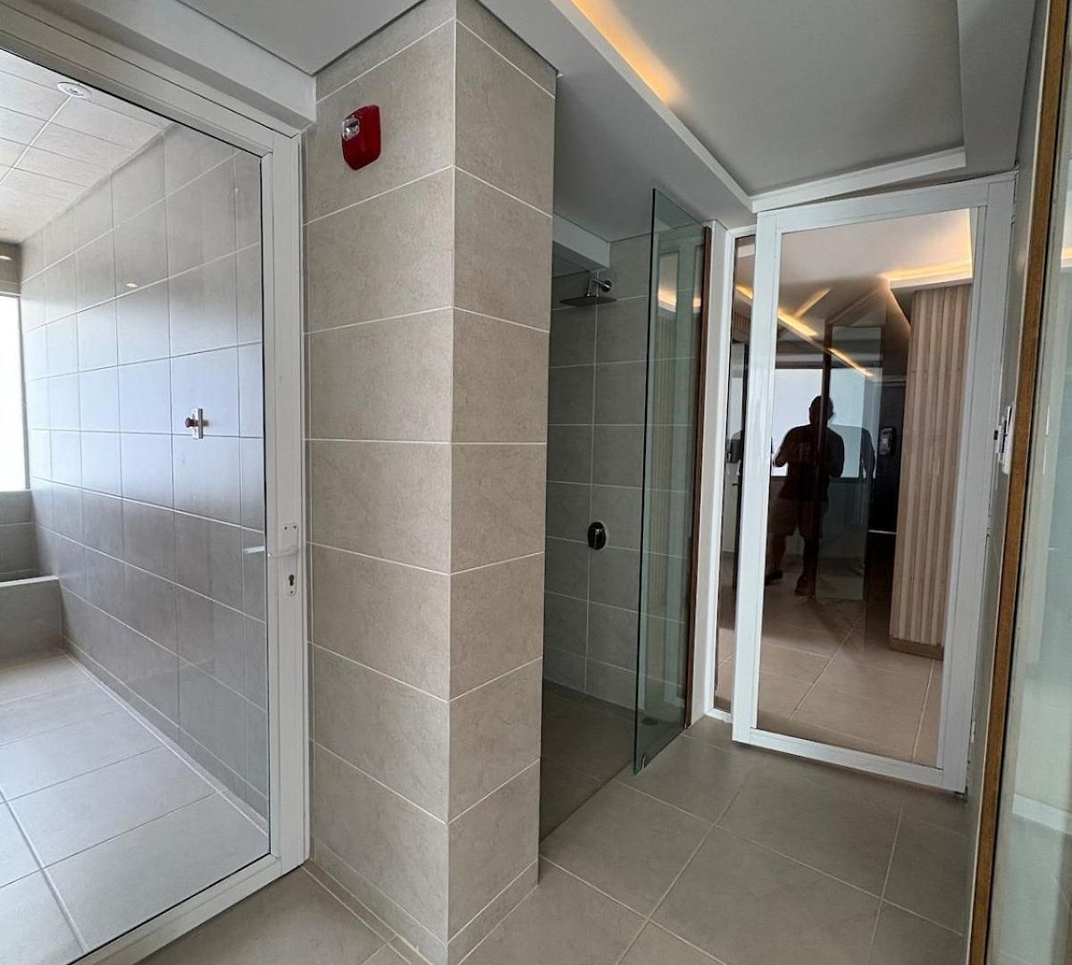 Amplio Con Piscina En Serena Del Mar Apartamento