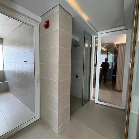 Amplio Con Piscina En Serena Del Mar Apartamento